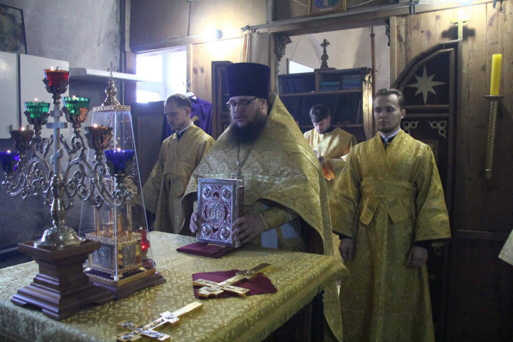 Божественная литургия в день памяти пророка Ионы в Троицком храме поселка Елатьма Касимовского района