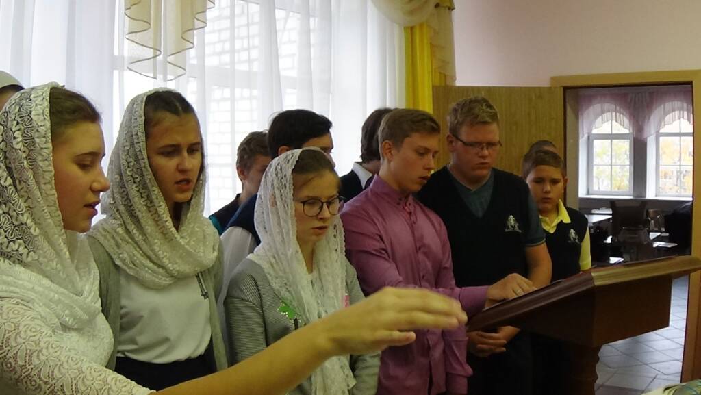 В православной школе совершили миссионерскую литургию
