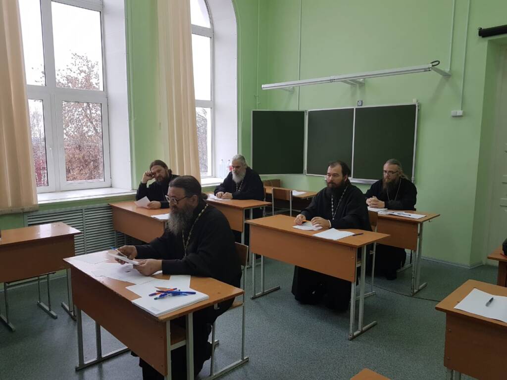Архипастырь возглавил работу экзаменационной комиссии на курсах повышения квалификации для духовенства Касимовской епархии