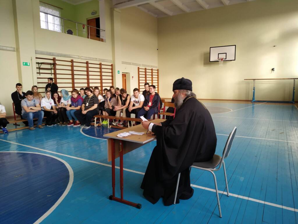 Епископ Василий встретился с участниками форума "Ладья"