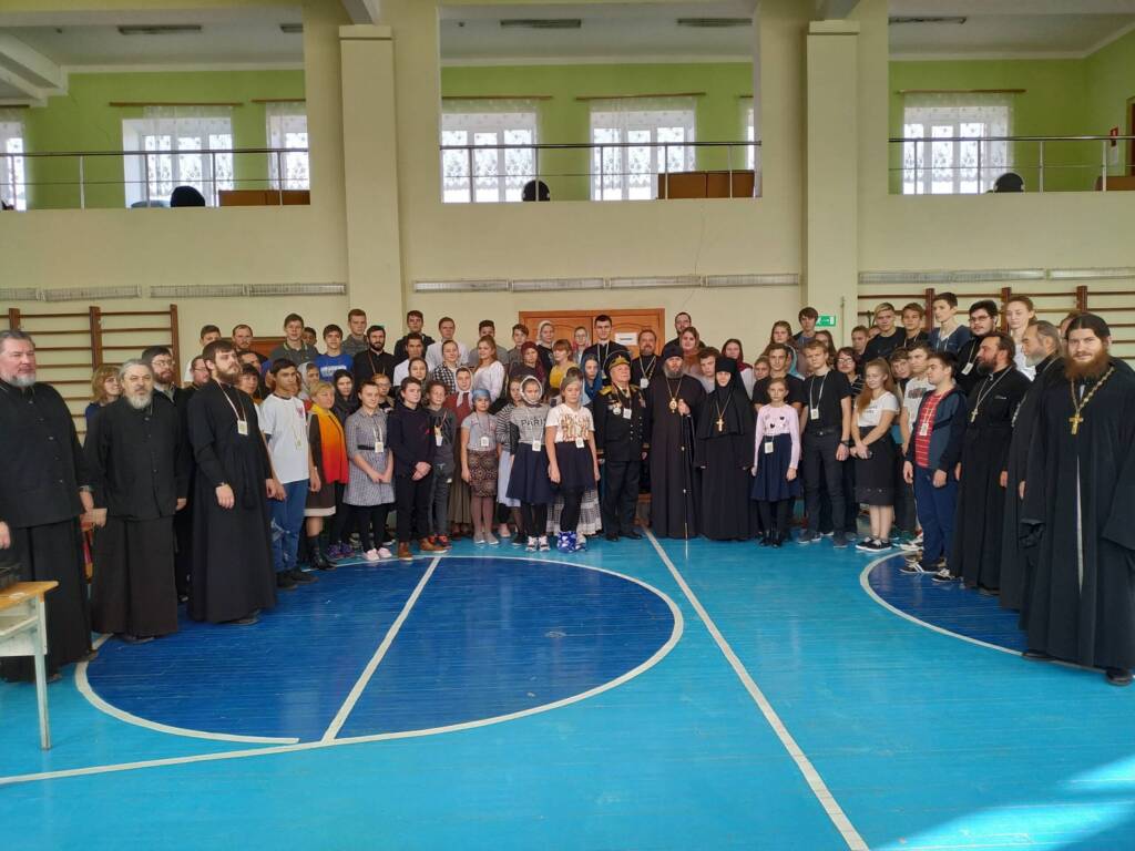 Епископ Василий встретился с участниками форума "Ладья"