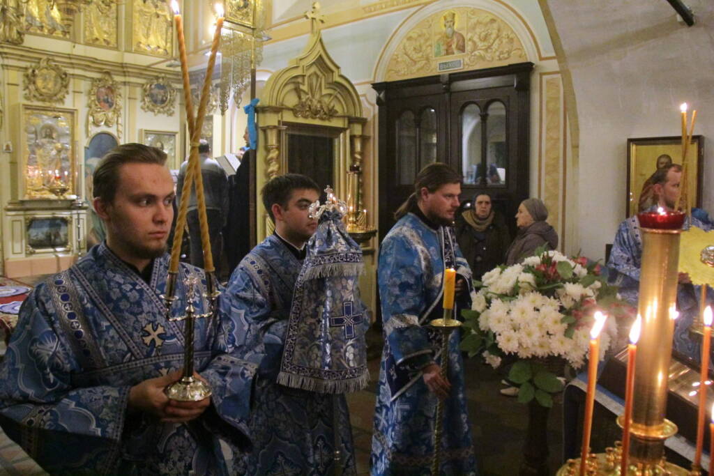 Всенощное бдение в канун дня памяти Казанской иконы Божией Матери в Никольском храме города Касимова