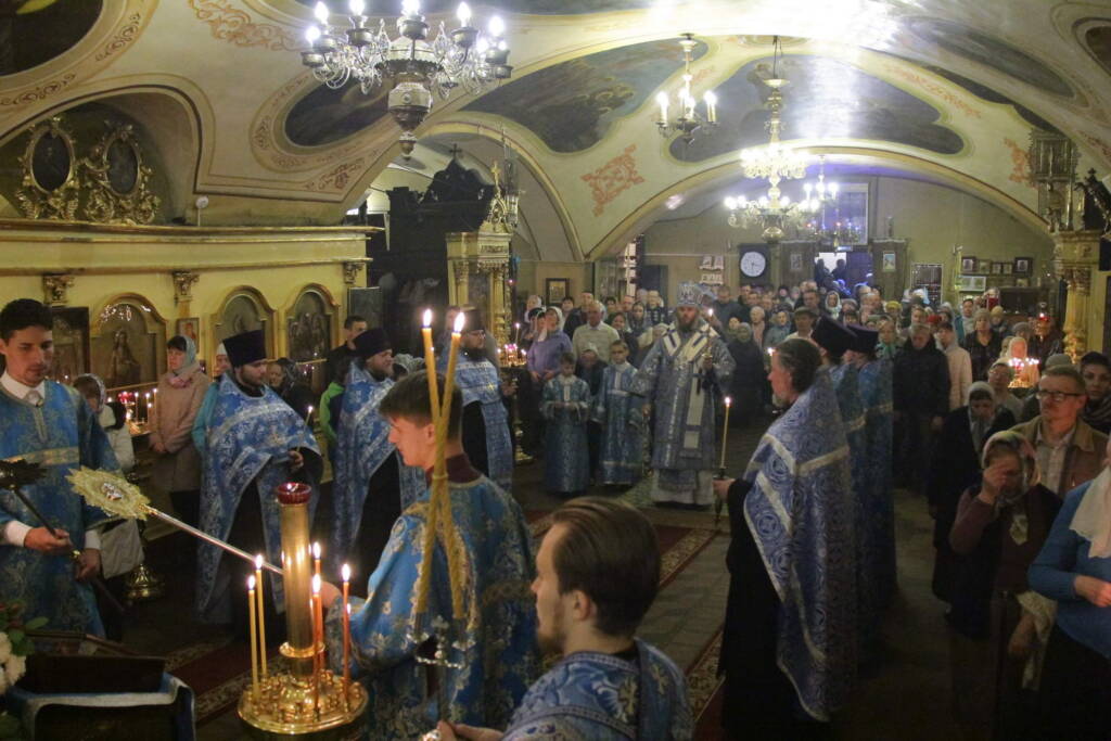 Всенощное бдение в канун дня памяти Казанской иконы Божией Матери в Никольском храме города Касимова
