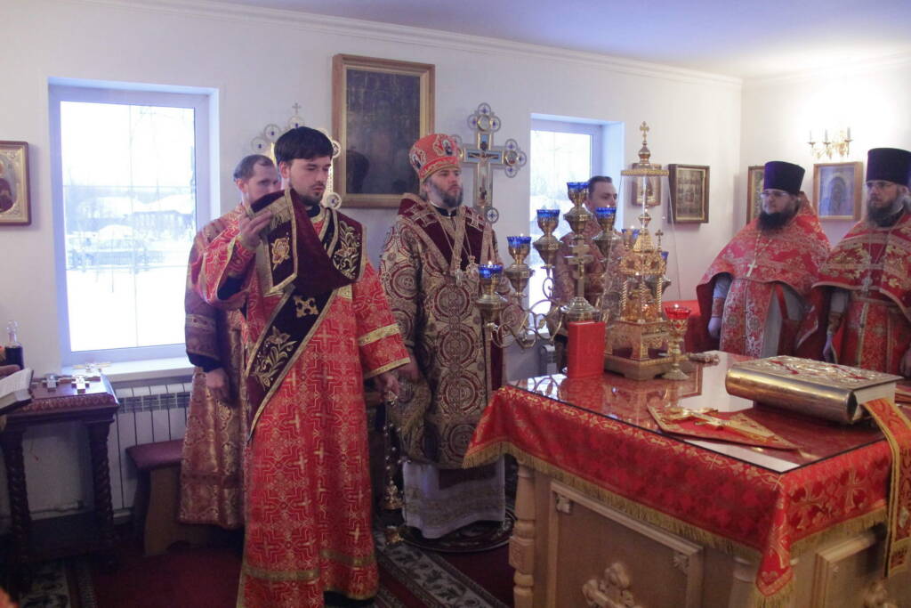 Божественная литургия в Архангельском храме р.п. Ермишь на 150-летие со дня рождения священномученика Илии Громогласова.