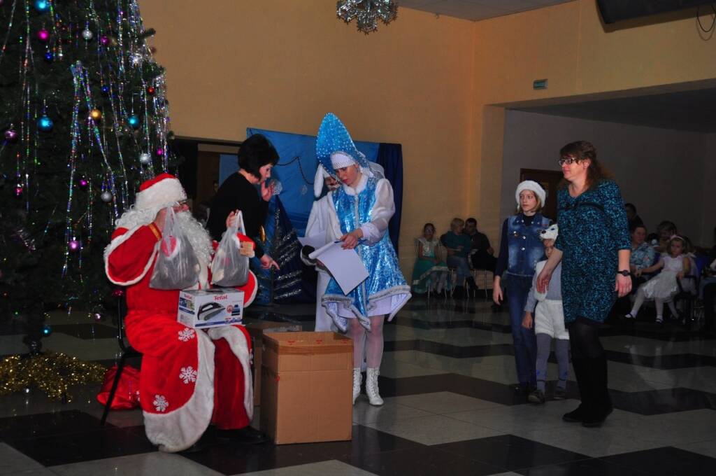 Руководитель Социального отдела Касимовской епархии протоиерей Владимир Свиридов принял участие в Рождественской елке для детей нуждающихся в социальной поддержке
