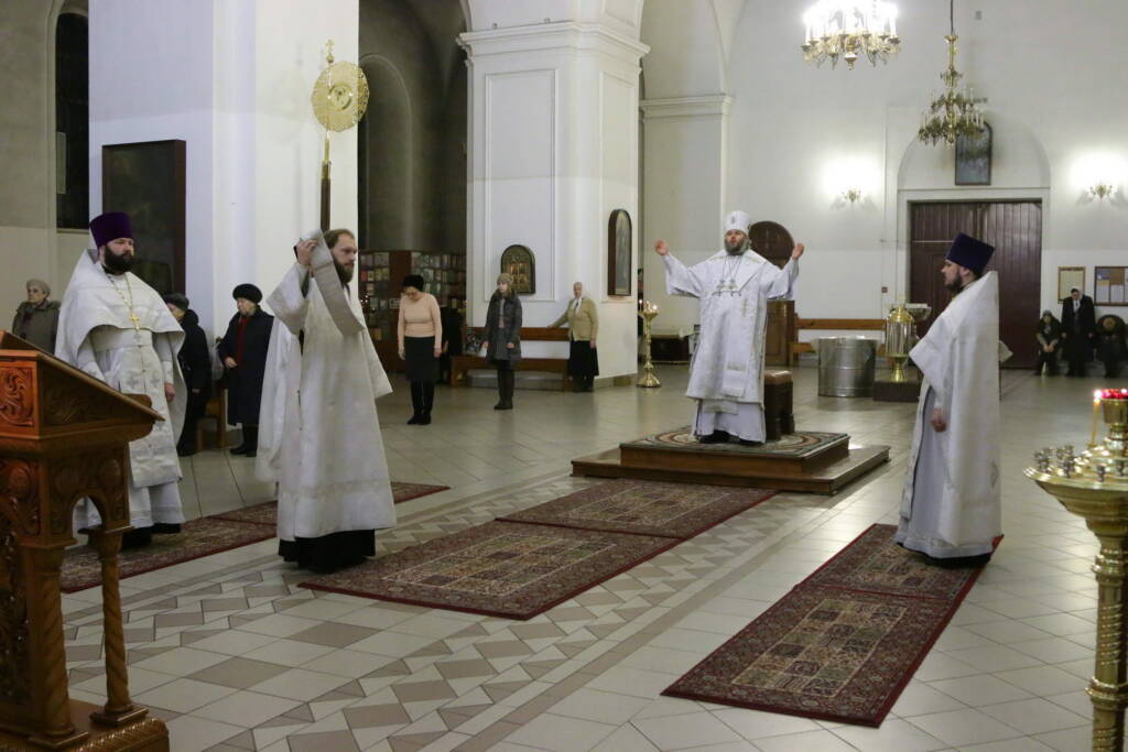 Божественная литургия в Крещенский сочельник в Вознесенском кафедральном соборе
