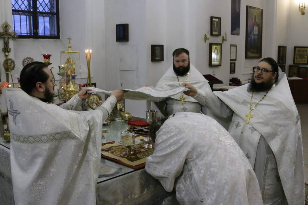 Божественная литургия в Крещенский сочельник в Вознесенском кафедральном соборе
