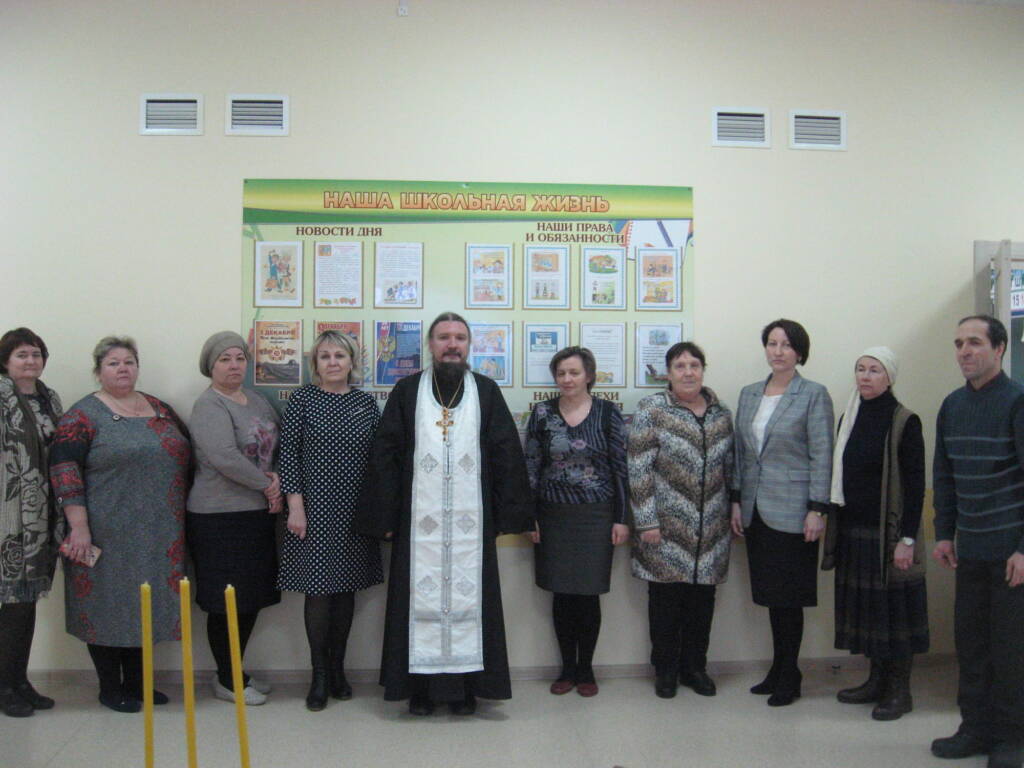 Протоиерей Алексий Уваров совершил освящение здания средней школы в с. Ерахтур Шиловского района
