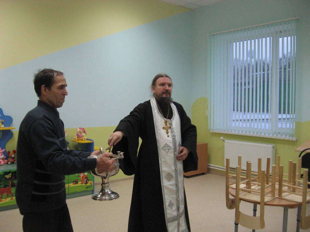 Протоиерей Алексий Уваров совершил освящение здания средней школы в с. Ерахтур Шиловского района