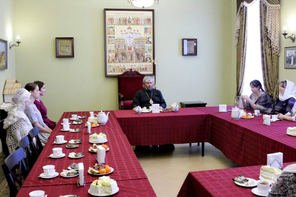 Преосвященный епископ Василий встретился с женами Касимовских священнослужителей
