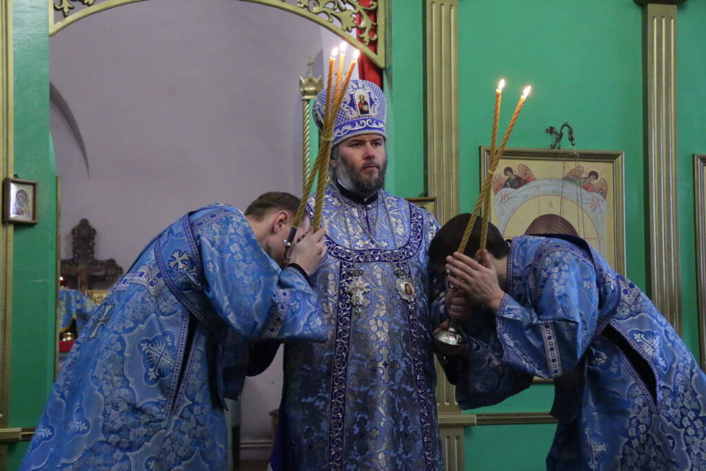 Божественная литургия в день памяти иконы Божией Матери ''Взыскание погибших'' в Троицком храме г. Касимова