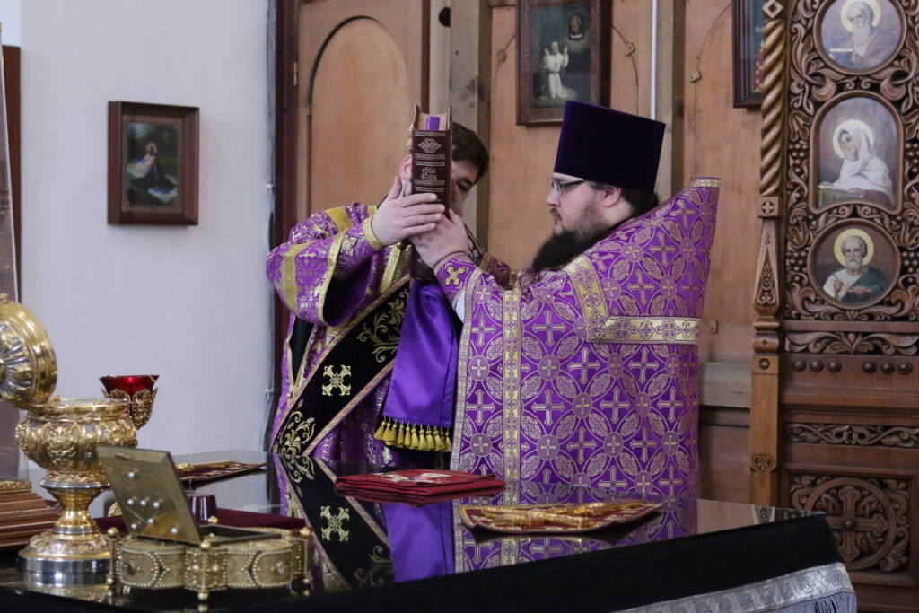 Божественная литургия в Неделю 2-ю Великого поста и день памяти святителя Григория Паламы в Вознесенском кафедральном соборе
