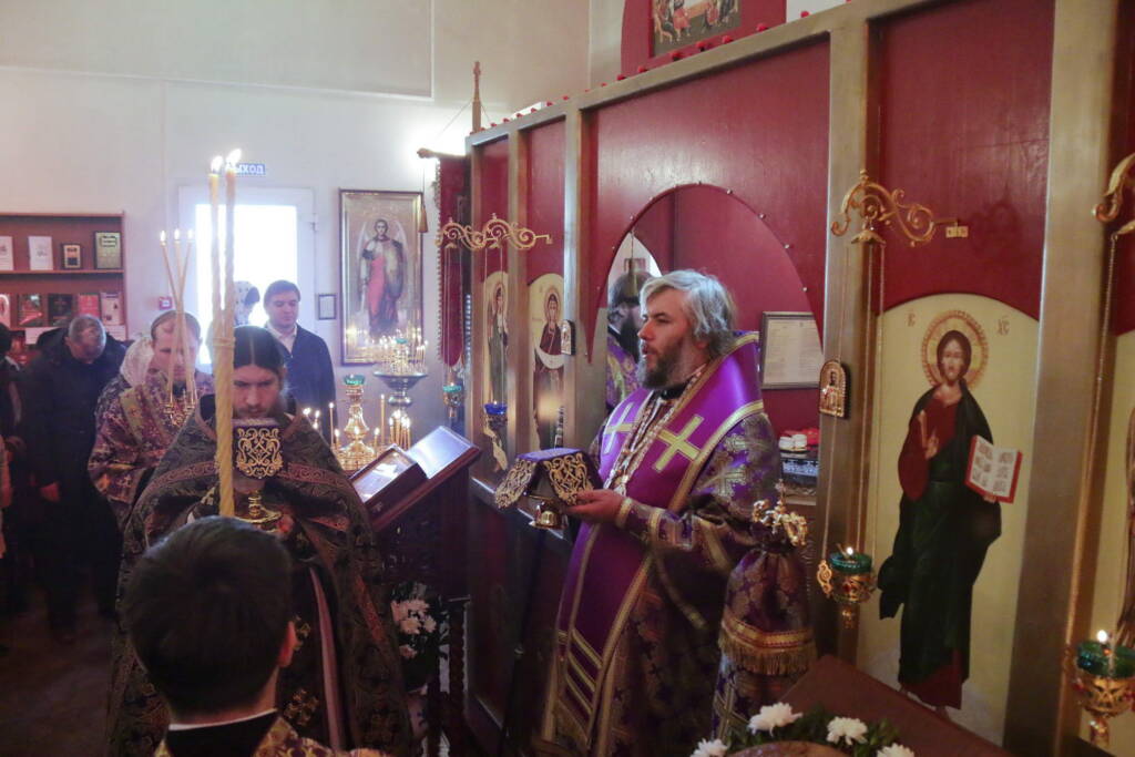 Божественная литургия в Неделю 3-ю Великого поста, Крестопоклонную в Архангельском храме г.Касимова