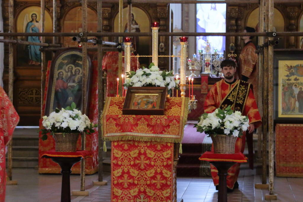 Божественная литургия в Неделю 2-ю по Пасхе в Вознесенском кафедральном соборе города Касимова