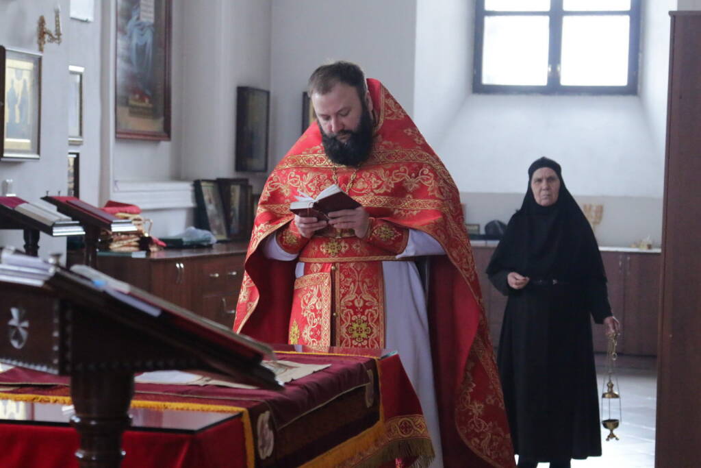 Божественная литургия на Радоницу, поминовение усопших в Вознесенском кафедральном соборе городе Касимова