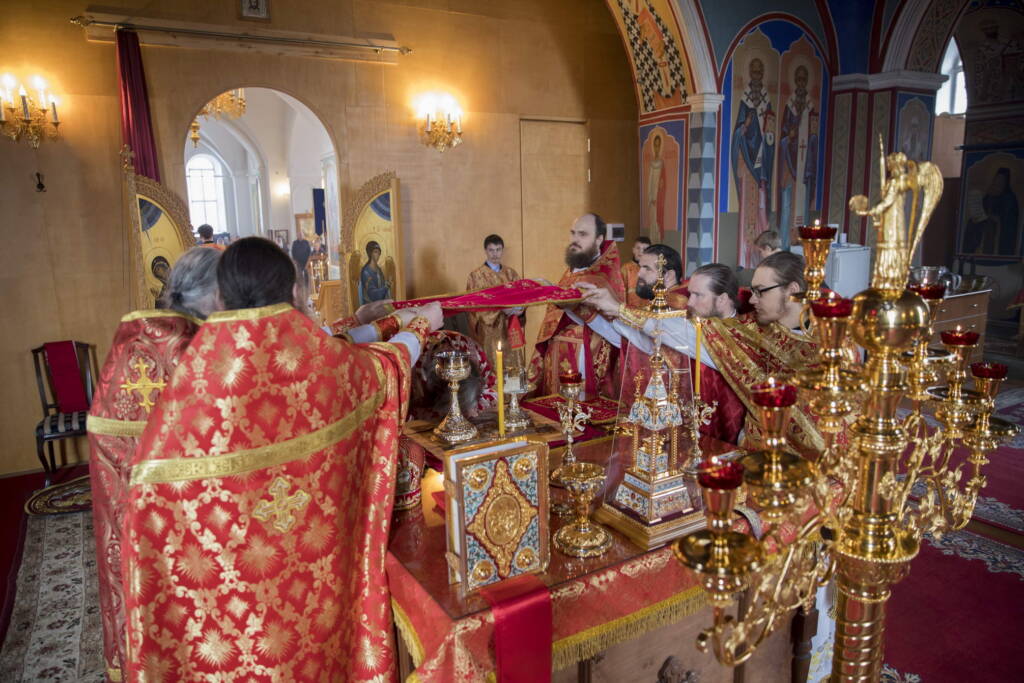 Божественная литургия в понедельник Светлой Седмицы в Милостиво-Богородицком женском монастыре поселка Кадома