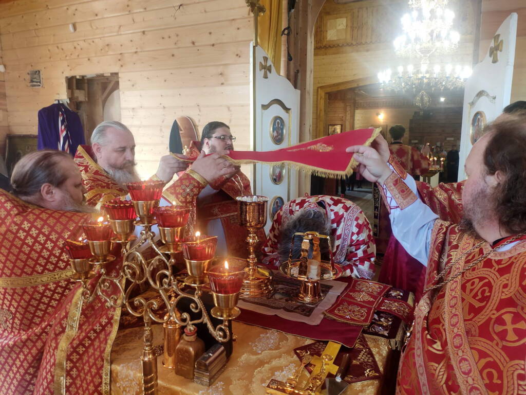 Божественная литургия в пятницу Светлой Седмицы в Никольском храме города Спас-Клепики