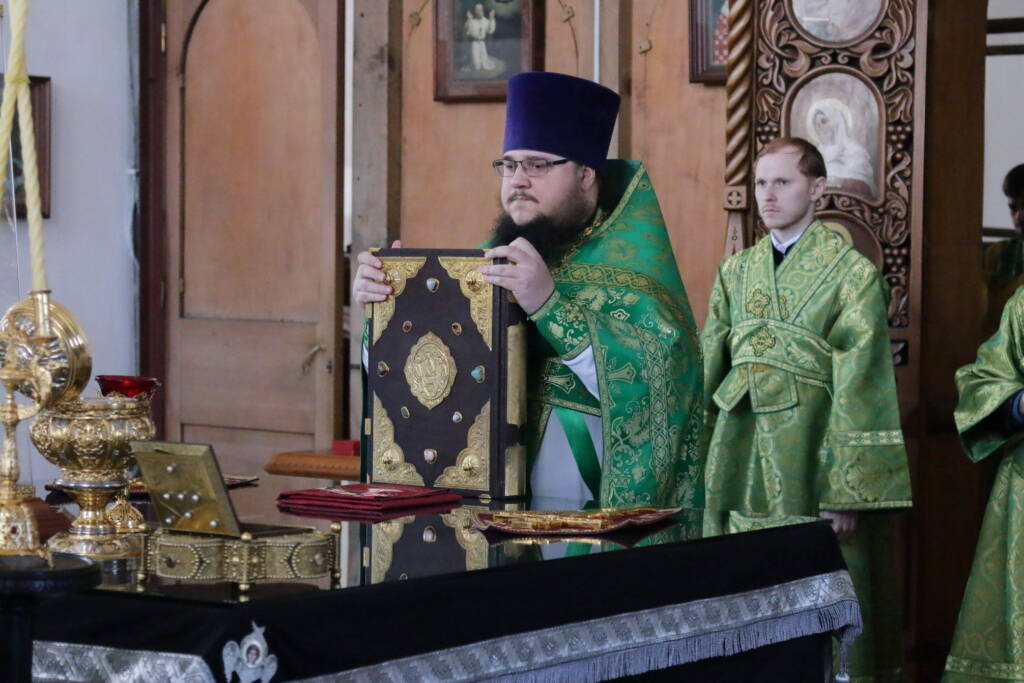 Божественная литургия в праздник Входа Господня в Иерусалим в Вознесенском кафедральном соборе города Касимова