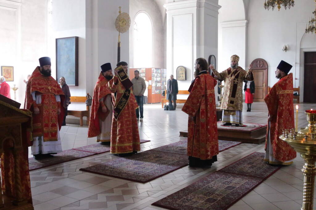 Божественная литургия в Неделю 3-ю по Пасхе, святых жен-мироносиц в Вознесенском кафедральном соборе г. Касимова.