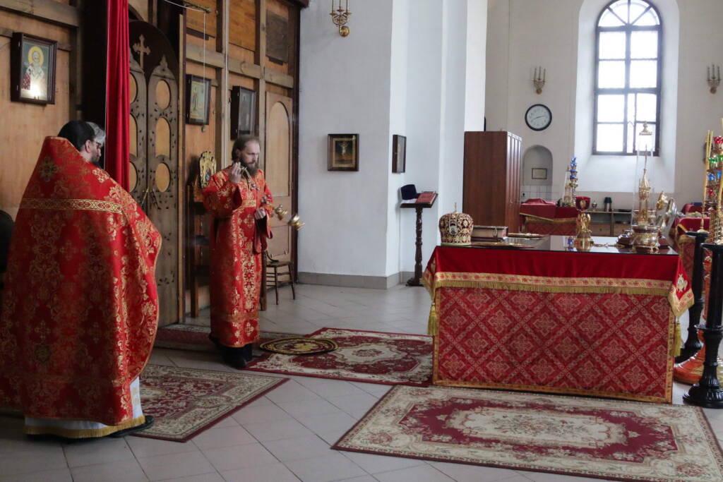 Божественная литургия в Неделю 4-ю по Пасхе, о расслабленном в Вознесенском кафедральном соборе города Касимова