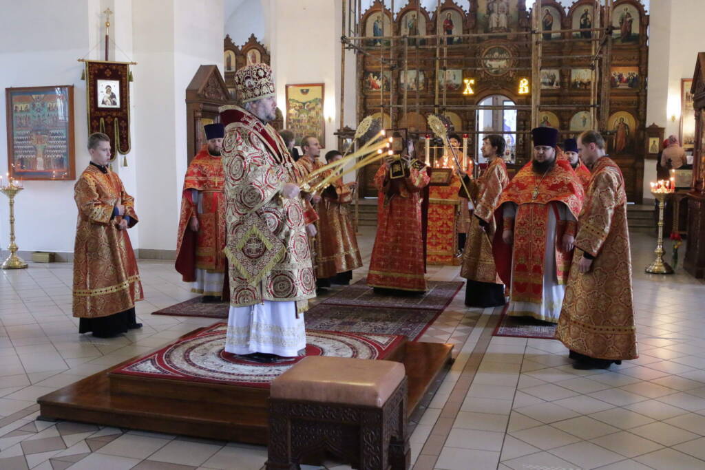 Божественная литургия в Неделю 4-ю по Пасхе, о расслабленном в Вознесенском кафедральном соборе города Касимова