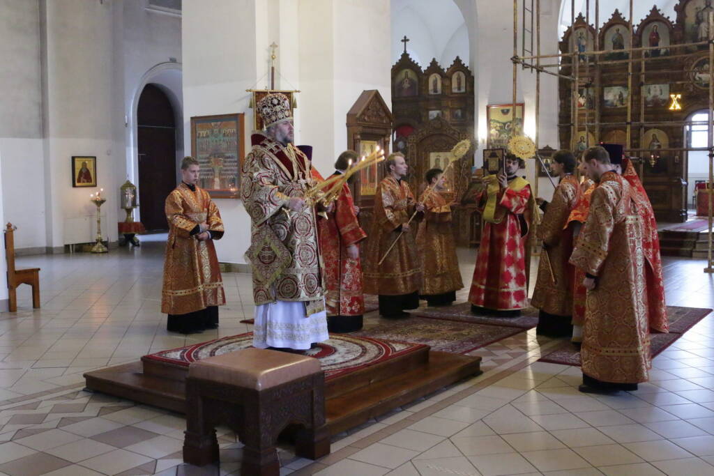 Божественная литургия в день памяти апостола и евангелиста Иоанна Богослова в Вознесенском кафедральном соборе города Касимова