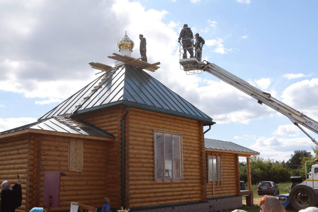 Освящение креста и купола для строящегося Преображенского храма села Кольдюки Касимовского района