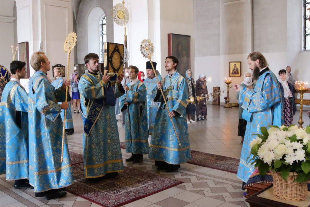 Божественная литургия на праздник Успения Пресвятой Богородицы в Вознесенском кафедральном соборе города Касимова