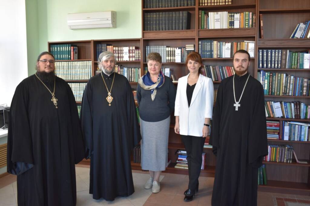 Преосвященный епископ Василий посетил музеи города Касимова