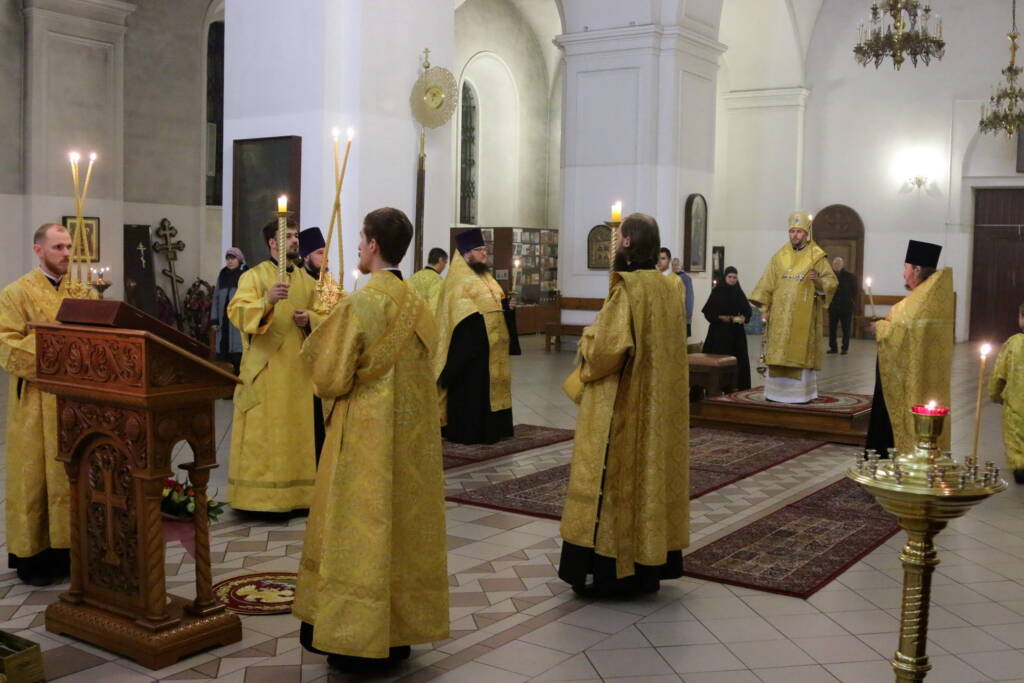 Всенощное бдение в канун Недели 22-й по Пятидесятнице в Вознесенском кафедральном соборе города Касимова