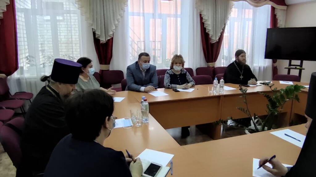 Епископ Василий встретился с главой администрации Шиловского района и руководителями социальной сферы