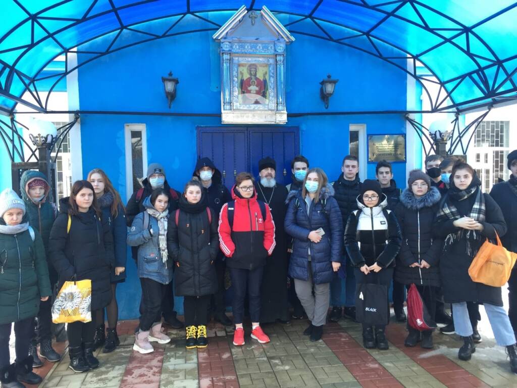 Настоятель Успенского храма иерей Василий Крючков встретился с учащимися 9 класса Мосоловской СОШ