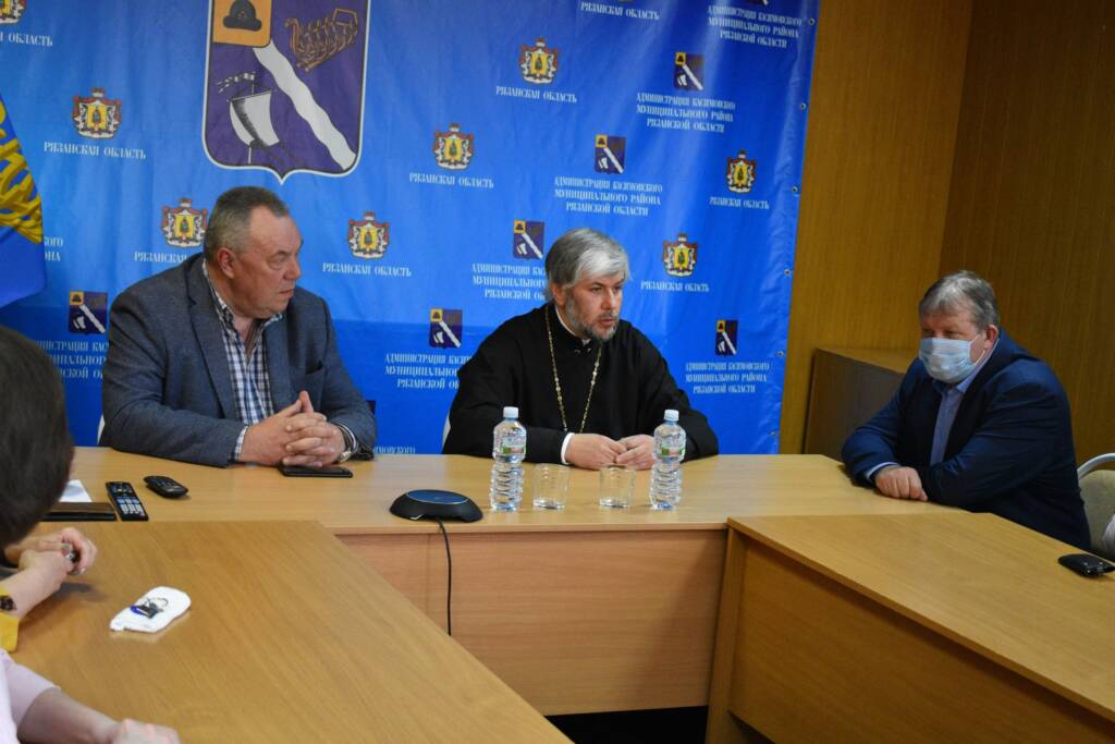 Епископ Василий встретился с главой администрации Касимовского района Германом Боковым и сотрудниками районной администрации