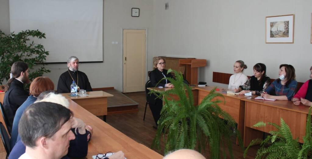 Преосвященный епископ Василий встретился с коллективом педагогического колледжа г. Касимова