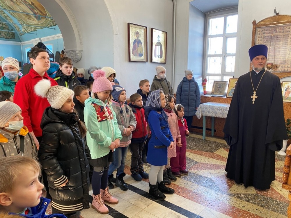 В Успенском храме п. Шилово прошла благотворительная акция "Подари книгу детям"