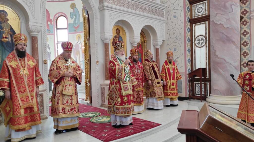 Епископ Василий сослужил митрополиту Самарскому и Новокуйбышевскому Сергию в Софийском соборе г. Самары