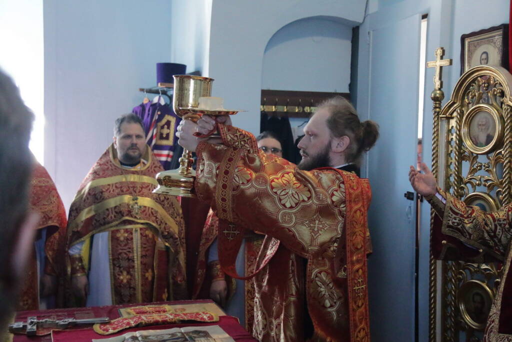 Божественная Литургия в среду Светлой Седмицы в Успенском храме рабочего поселка Шилово
