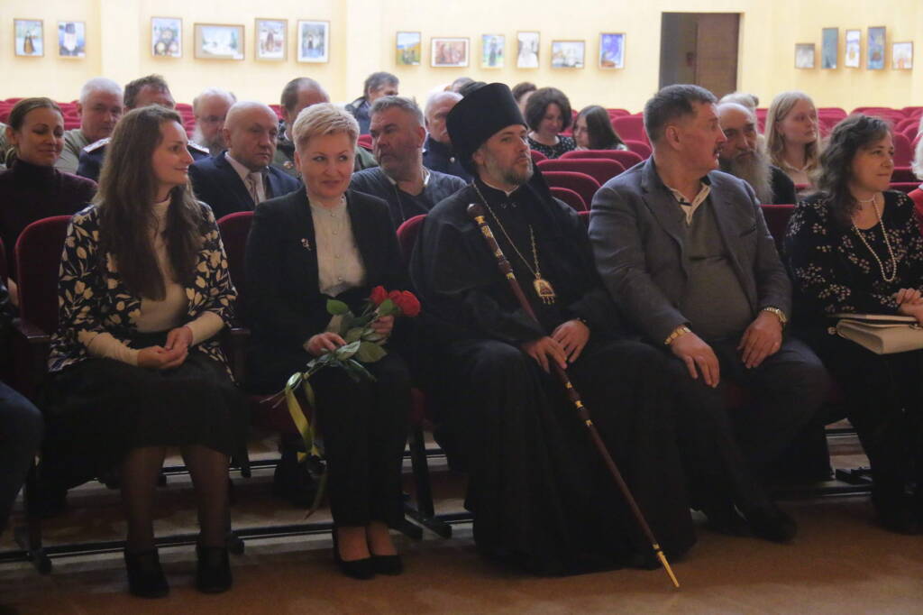 Преосвященный епископ Василий принял участие в работе круглого стола, посвященного значению святого князя Александра Невского в истории России