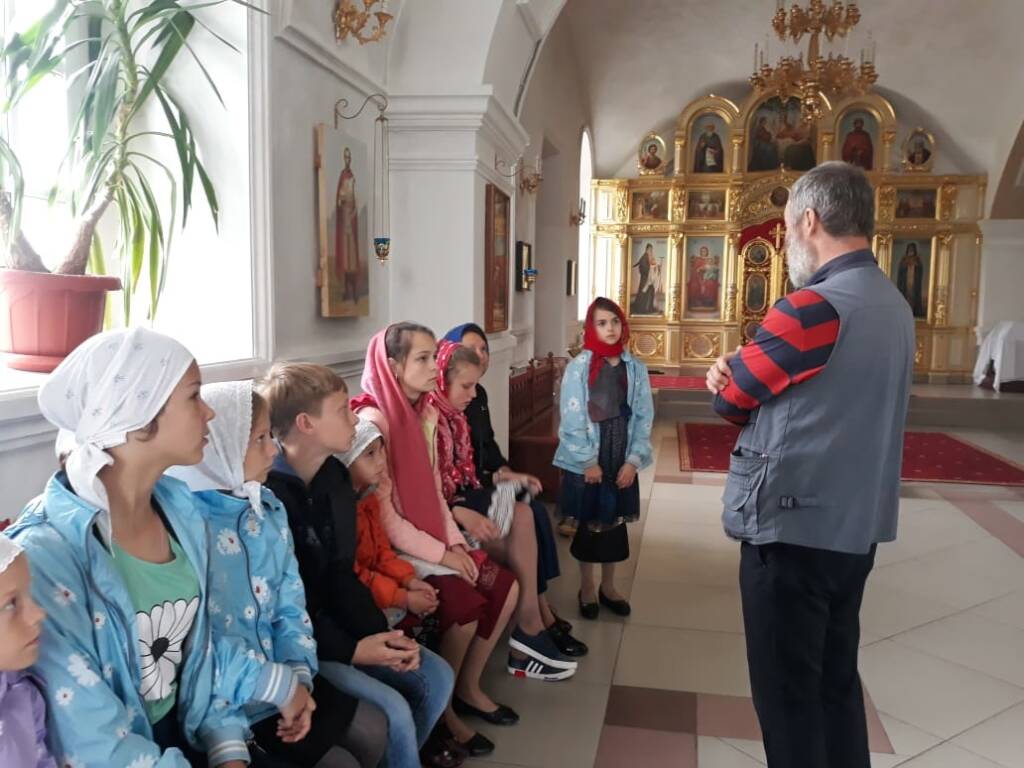 Дети из социально-реабилитационного центра г. Сасово посетили храм Успения Пресвятой Богородицы в село Огарево-Почково Сасовского района