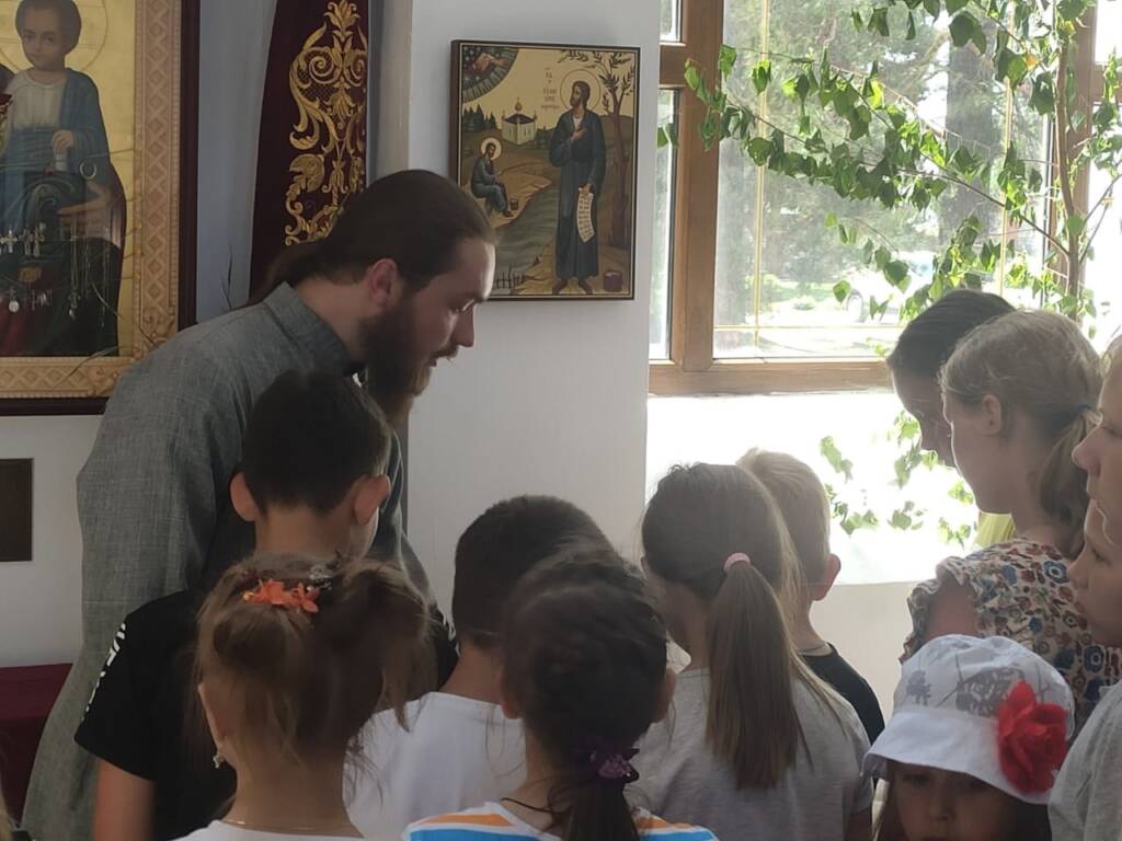 Учащиеся Лашманской школы посетили храм Рождества Христова
