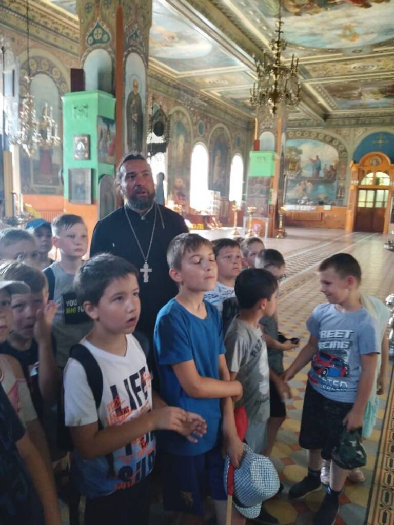 Троицкий храм Тумы посетили школьники