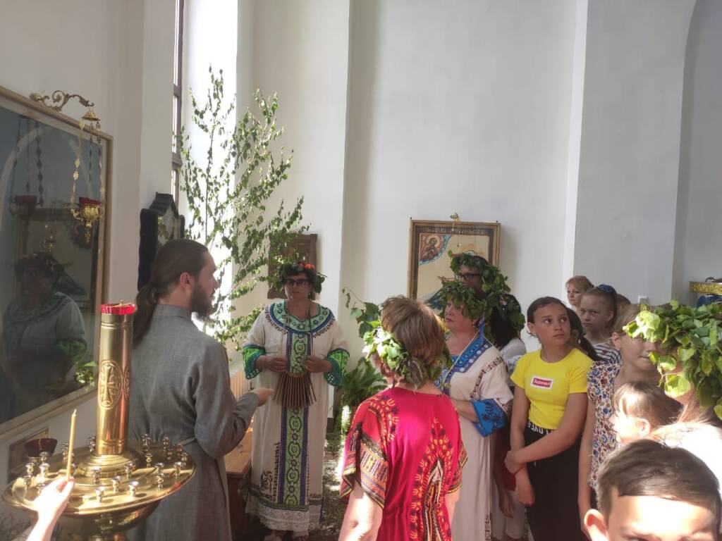Учащиеся Лашманской школы посетили храм Рождества Христова