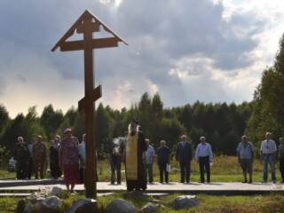 В Кустаревке на мемориальном комплексе «Воскресение» состоялось мероприятие, посвященное 91-летию со дня образования Воздушно-десантных войск