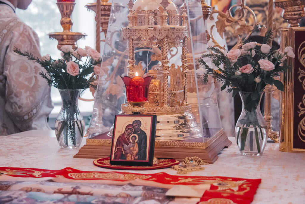 Божественная Литургия в день памяти 20.000 мучеников Никомидийских в Христорождественской монашеской общине села Лашма. Рождественская епархиальная елка.