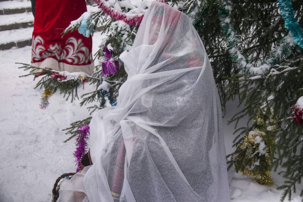 Божественная Литургия в день памяти 20.000 мучеников Никомидийских в Христорождественской монашеской общине села Лашма. Рождественская епархиальная елка.