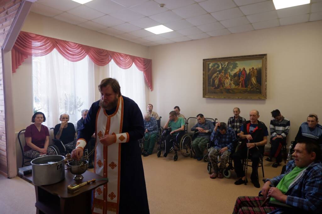 На праздник Крещения Господня Касимовский дом-интернат посетил благочинный Заречного благочиния иерей Вячеслав Малов