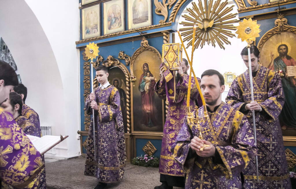 Божественная Литургия в Благовещенском храме г. Касимова в день памяти  Великомученника Феодора Тирона