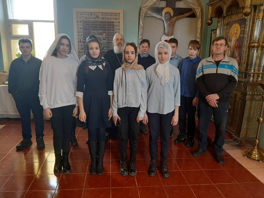 Учащиеся Мосоловской СОШ имени В.М. Фомина посетили Успенский храм с. Мосолово Шиловского района