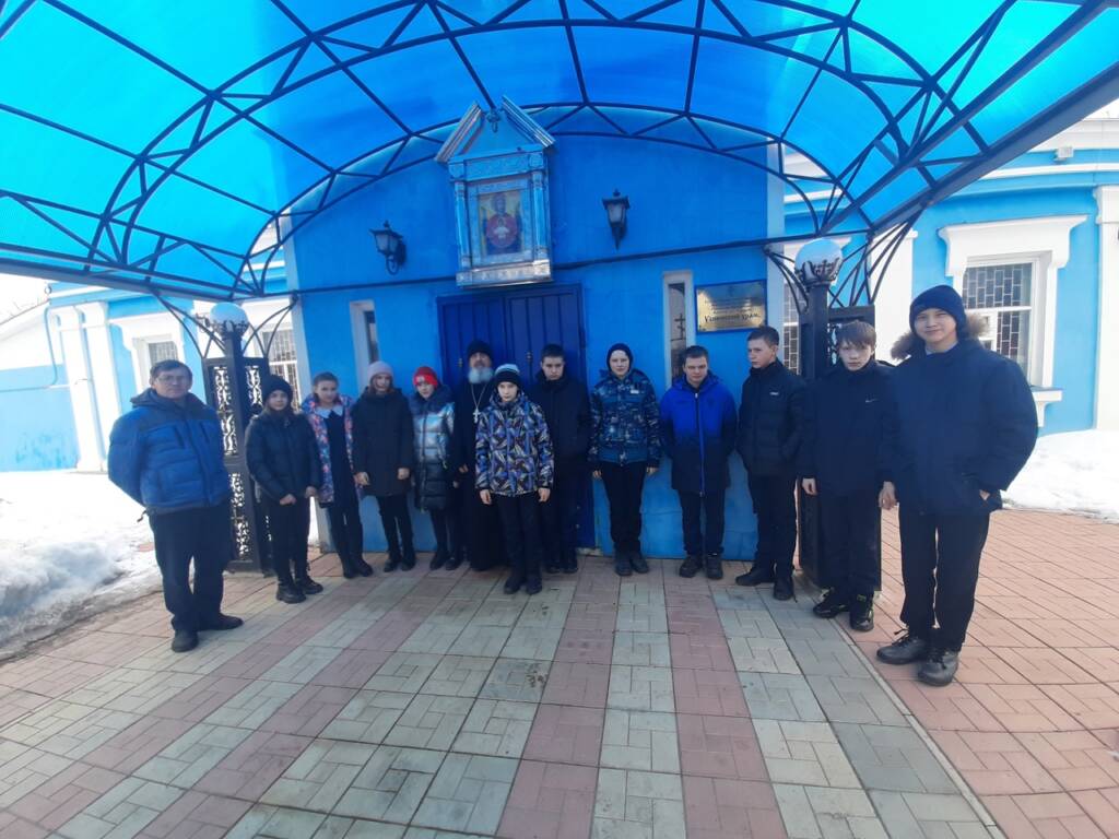 Учащиеся Мосоловской СОШ имени В.М. Фомина посетили Успенский храм с. Мосолово Шиловского района