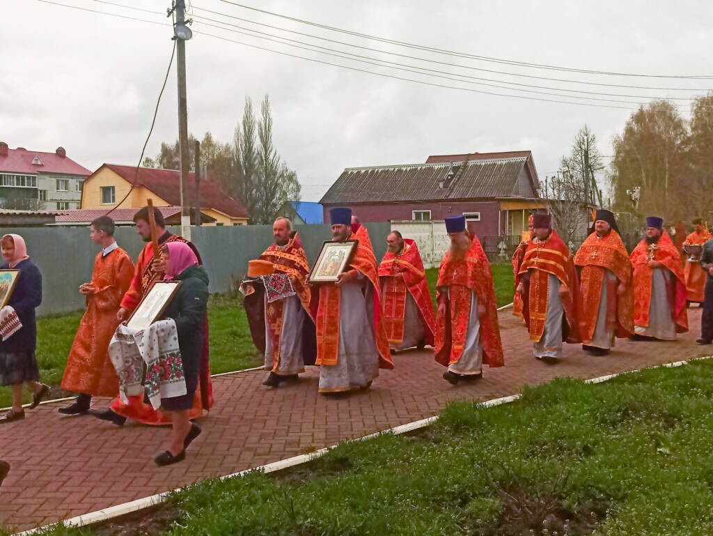 Божественная Литургия в среду Светлой Седмицы в Успенском храме рабочего поселка Шилово